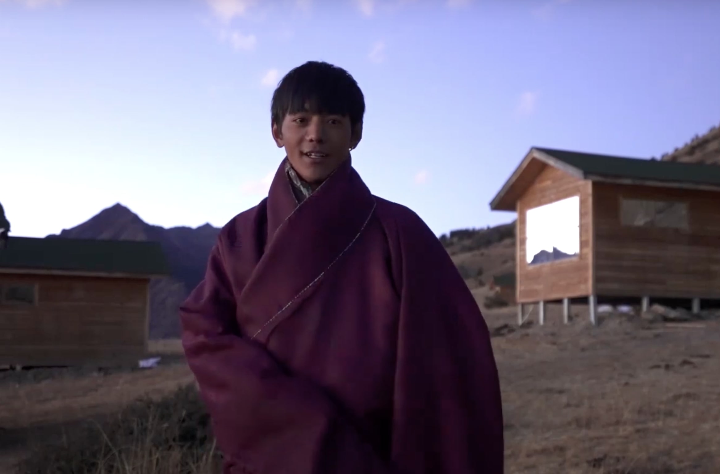 丁真（ディン・ジェン）　チベット　民族衣装